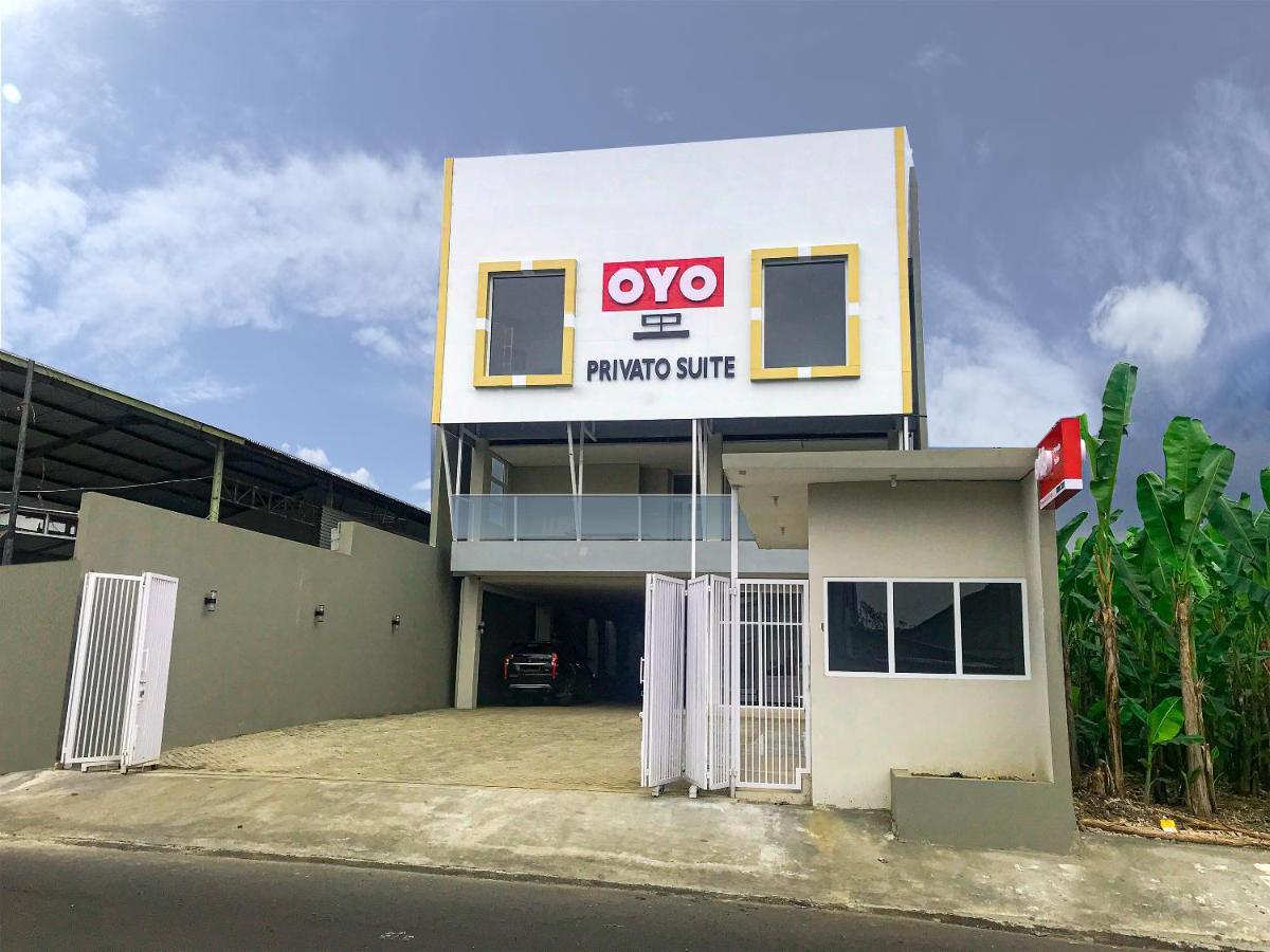 Oyo 2816 Privato Suite Kembaran Eksteriør billede